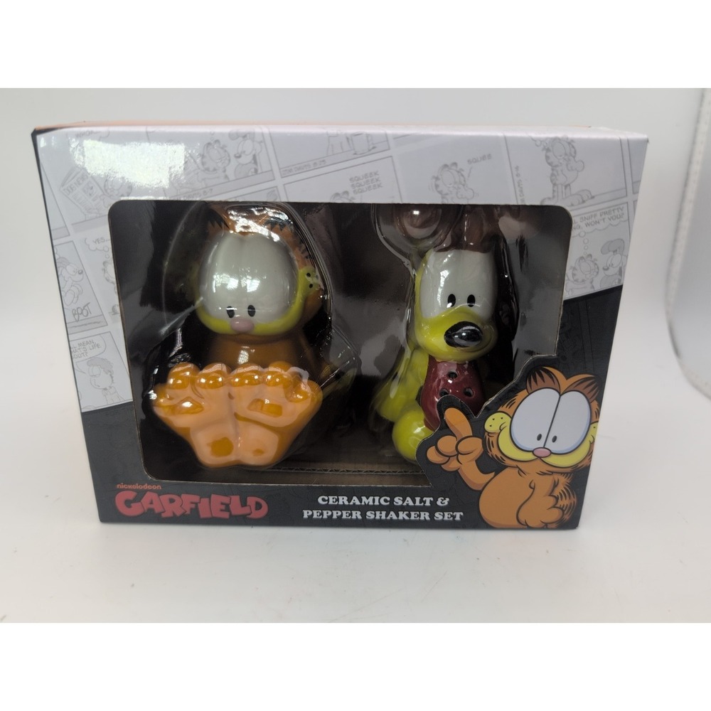 Garfield and Odie Ceramic Salt and Pepper Shaker Set